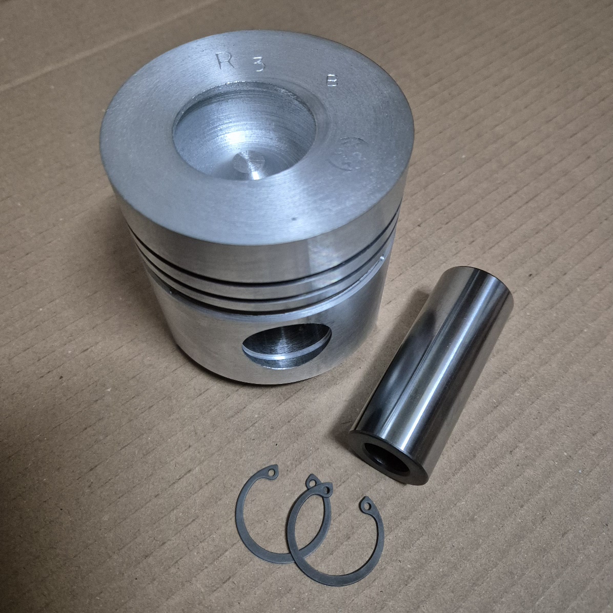 Piston motor U445 echipat fi 95.40 - imagine 3